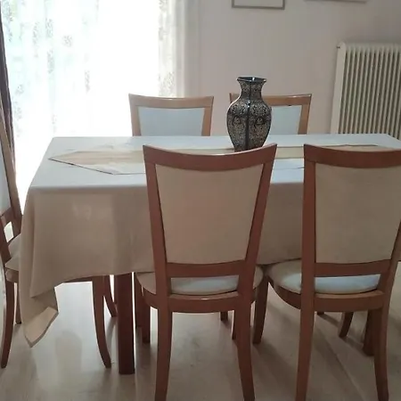 Kolonos 3 Bdrm Apartment