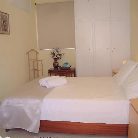 Kolonos 3 Bdrm Athens