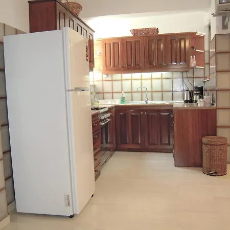 Kolonos 3 Bdrm Apartment