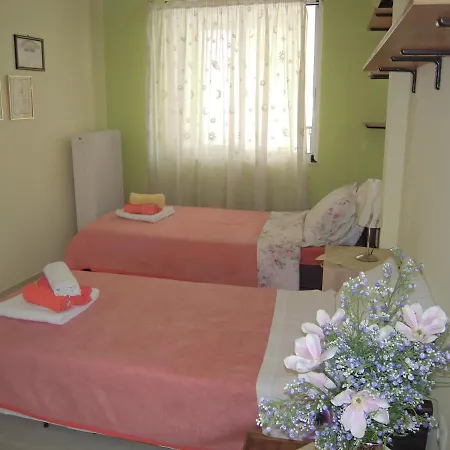 Kolonos 3 Bdrm Athens