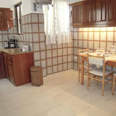 Apartment Kolonos 3 Bdrm