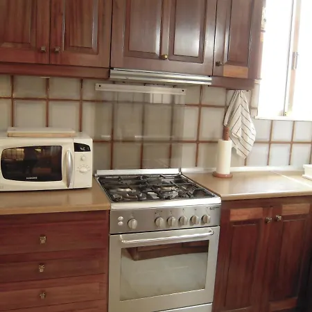 Kolonos 3 Bdrm Apartment